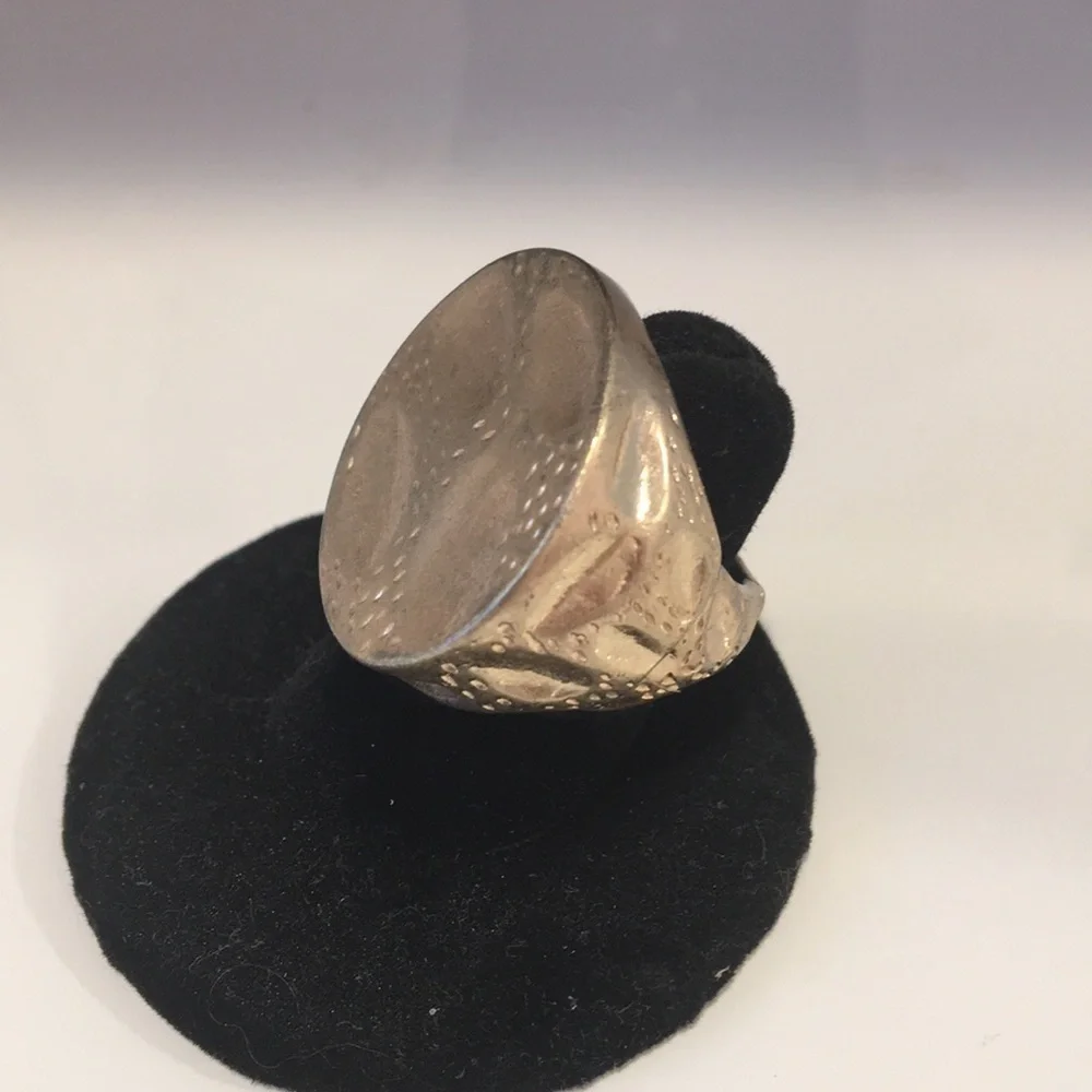 Hammered Gold around Stretchy Ring
